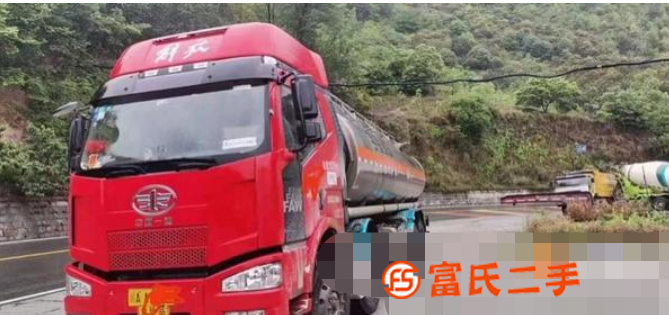 二手解放前四后八鋁合金運油車低價出售