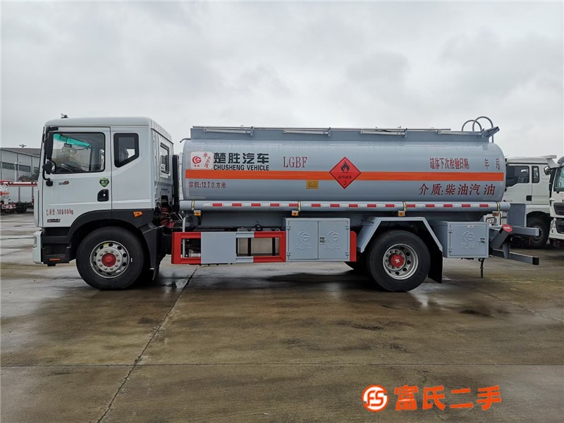 10噸油罐車價格多少錢包上牌營運證行駛證