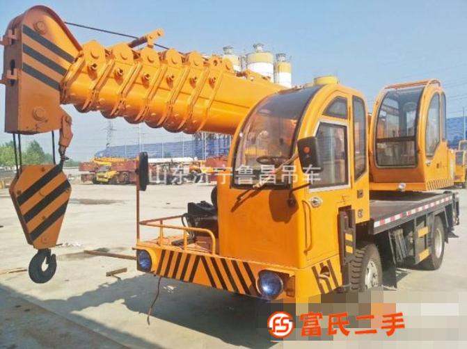轉(zhuǎn)讓凱馬汽車(chē)吊國(guó)六上牌免稅抓木機(jī)