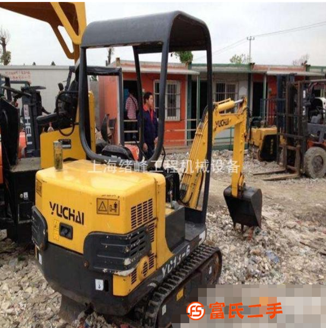 轉(zhuǎn)讓二手挖溝機(jī), 玉柴小型挖掘機(jī)挖施肥溝