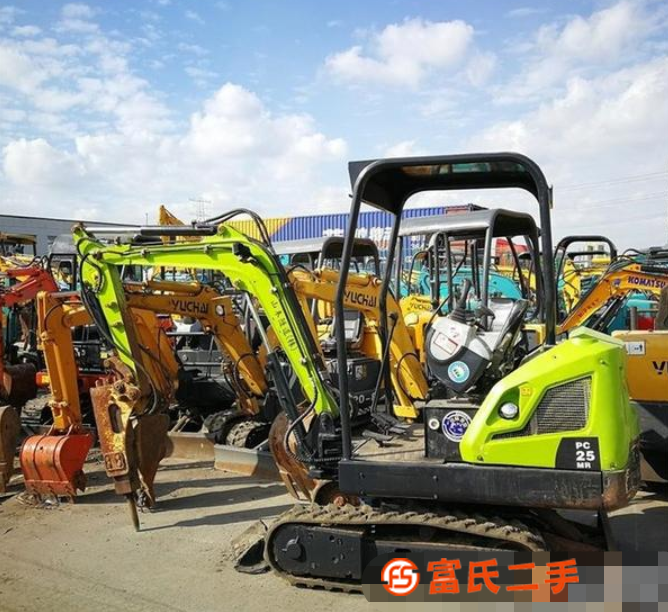 果園農(nóng)用微型小挖機(jī) 工程挖溝小挖機(jī)轉(zhuǎn)讓