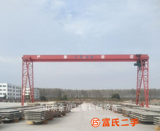 出售10噸跨度20米，有效起升7米，電纜電器齊全，成色九成新