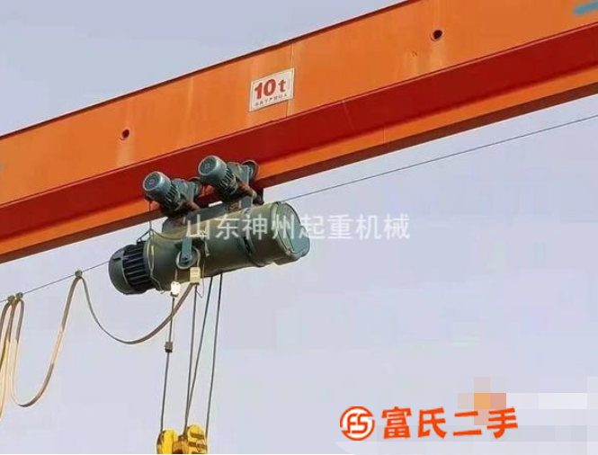轉(zhuǎn)讓9.5成新十噸龍門吊跨度23米、高度8.5米