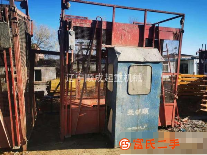轉(zhuǎn)讓14年6409產(chǎn)升降機(jī)