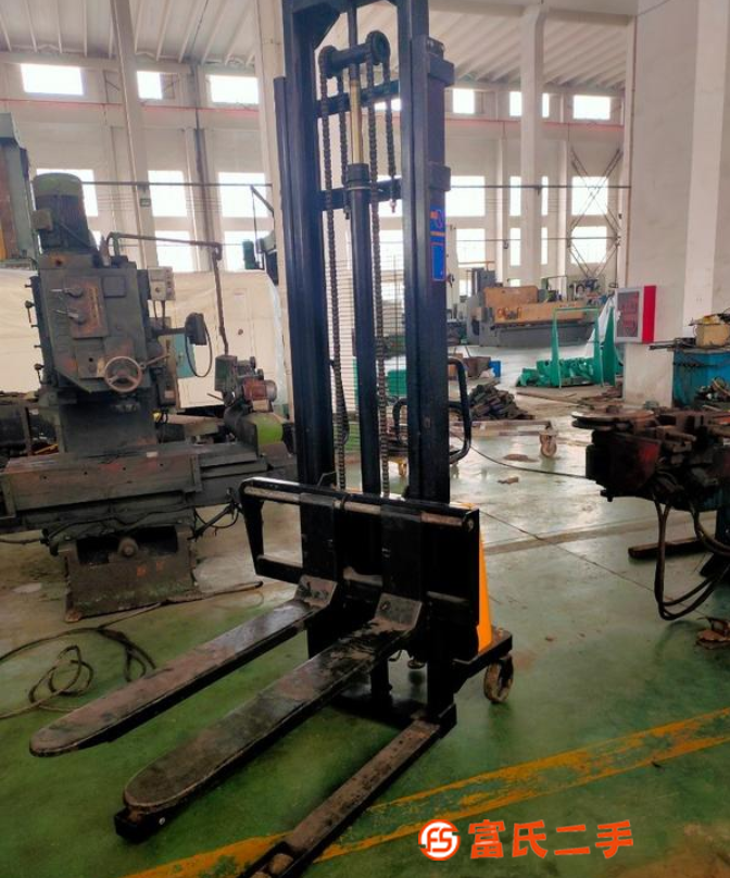 超低價出售電瓶叉車可以當升降機用