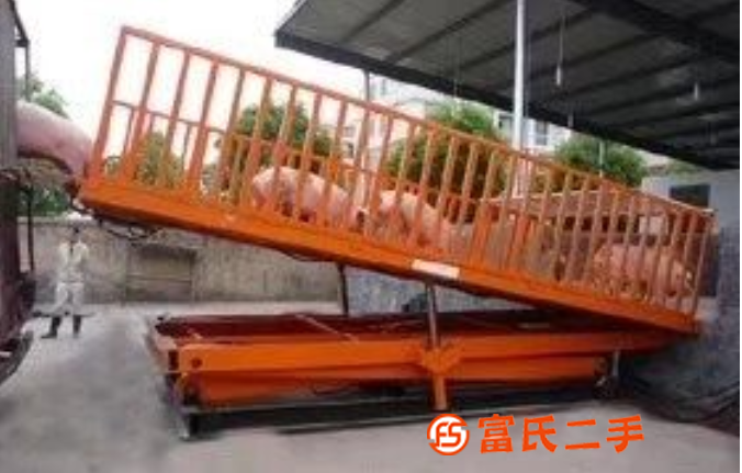 轉(zhuǎn)讓專業(yè)定制移動卸豬臺養(yǎng)殖場專用液壓升降設(shè)備裝卸平臺