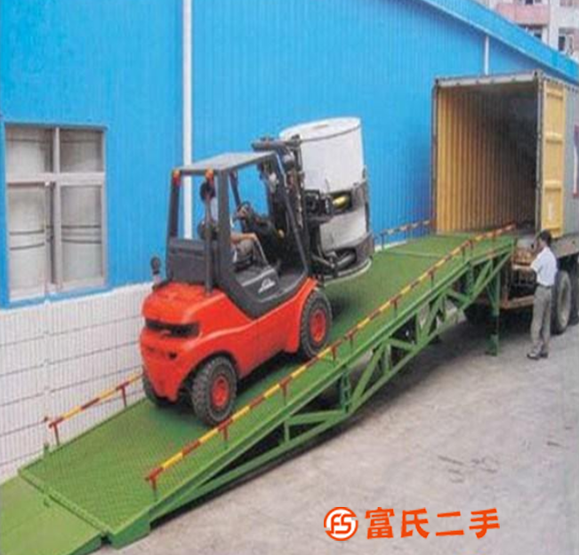 直銷移動(dòng)登車橋倉(cāng)儲(chǔ)物流升降設(shè)備廂貨車尾部搭建升降設(shè)備