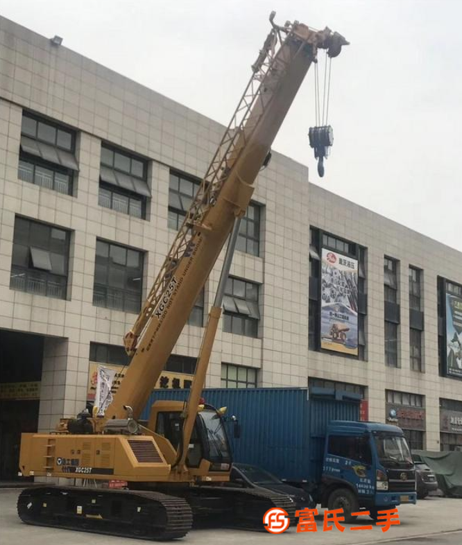 高價收購25噸伸縮臂履帶吊一臺