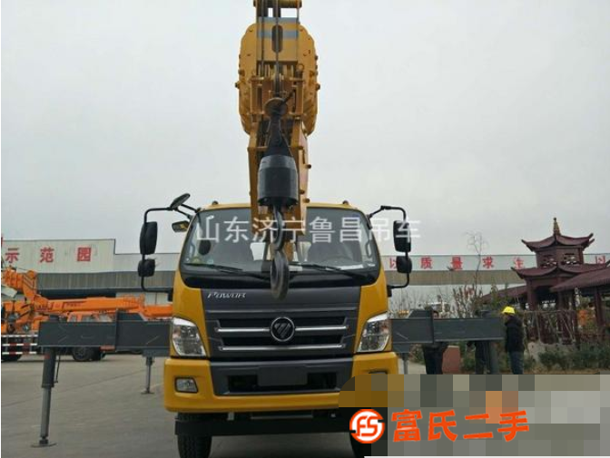 轉(zhuǎn)讓8噸碼頭吊 10噸 廣告牌安裝用