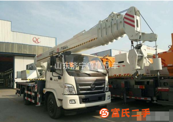 轉(zhuǎn)讓山東濟(jì)寧東風(fēng)隨車吊8噸10噸12噸16噸隨車吊船吊拖拉機(jī)