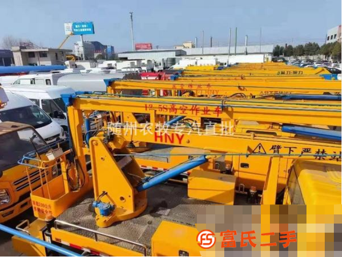 高空作業車 廠家直銷 各種型號 批發出售 可以分期付款