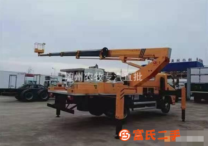 13米藍(lán)牌 高空作業(yè)車 廠家直銷 可以分期付款