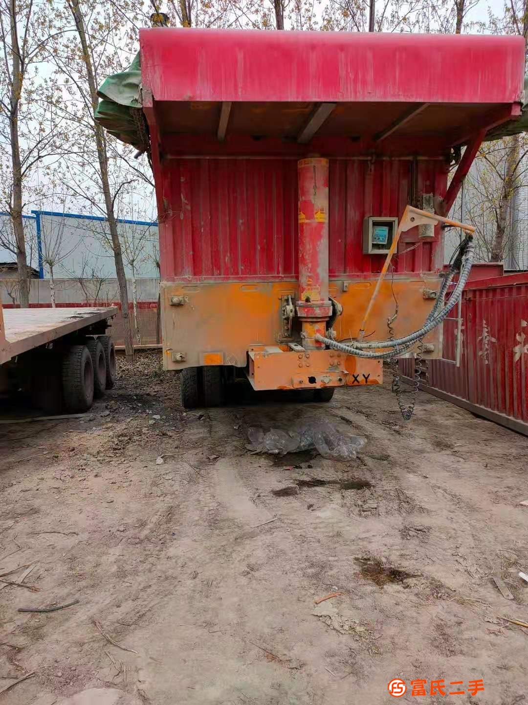 轉讓二手9米平板自卸后翻半掛車 標箱側翻等手續齊全