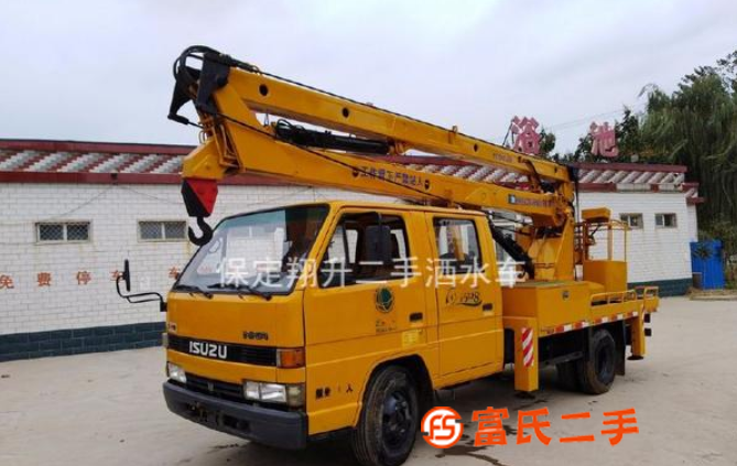 出售不同種類二手高空作業(yè)車