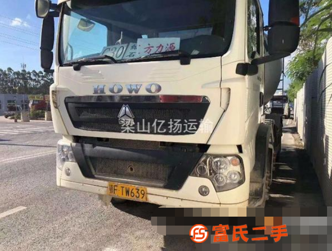 出售一臺18年二手國五輕量化攪拌罐車豪沃亞特*車況,價格不高
