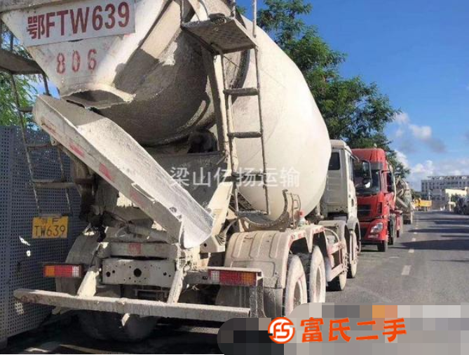出售一臺18年二手國五輕量化攪拌罐車豪沃亞特*車況,價格不高