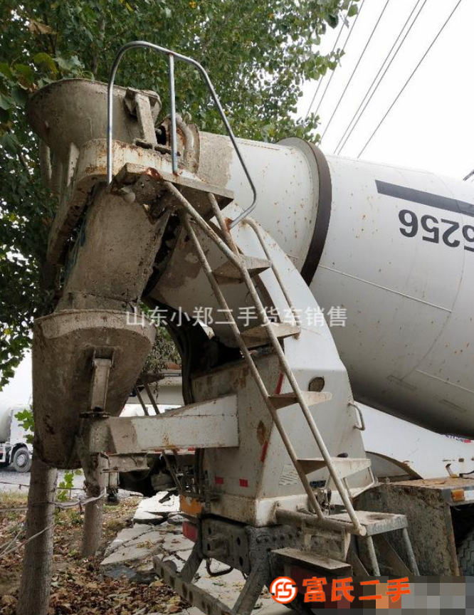 轉(zhuǎn)讓二手大18方豪沃攪拌車 保證原裝車 手續(xù)齊全 包提檔過戶