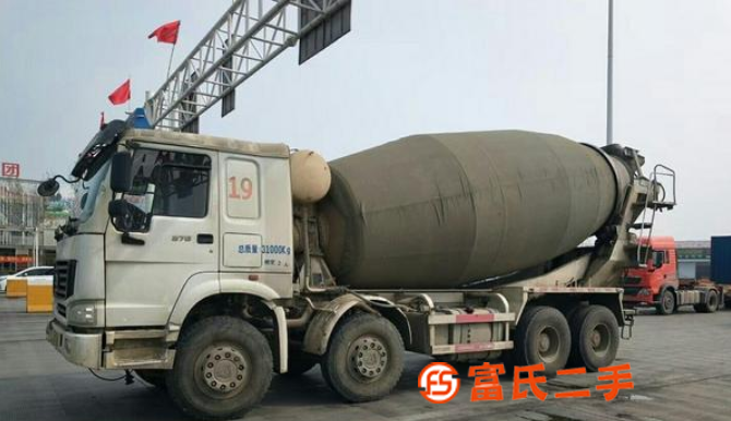 便宜轉(zhuǎn)讓出售精品國(guó)四豪沃18方混凝土攪拌罐車(chē)