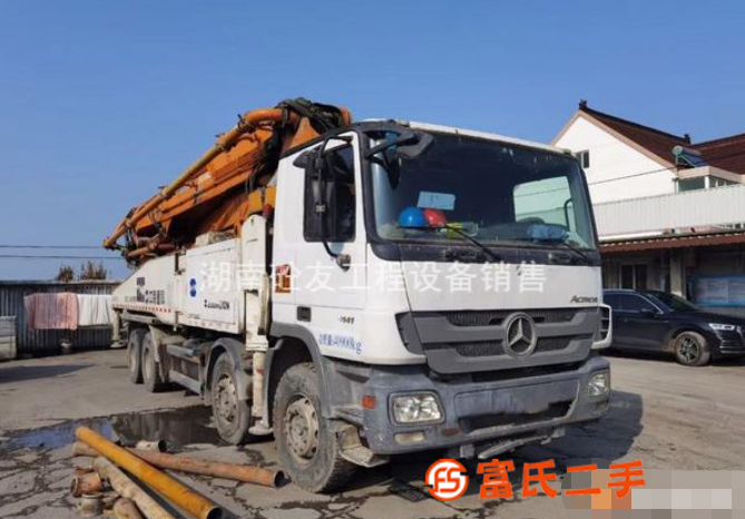 出售2臺(tái)13年中聯(lián)奔馳52米泵車，精品車況