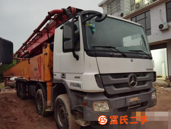 轉(zhuǎn)讓14年國四三一奔馳和中聯(lián)國五56米泵車各一臺(tái)