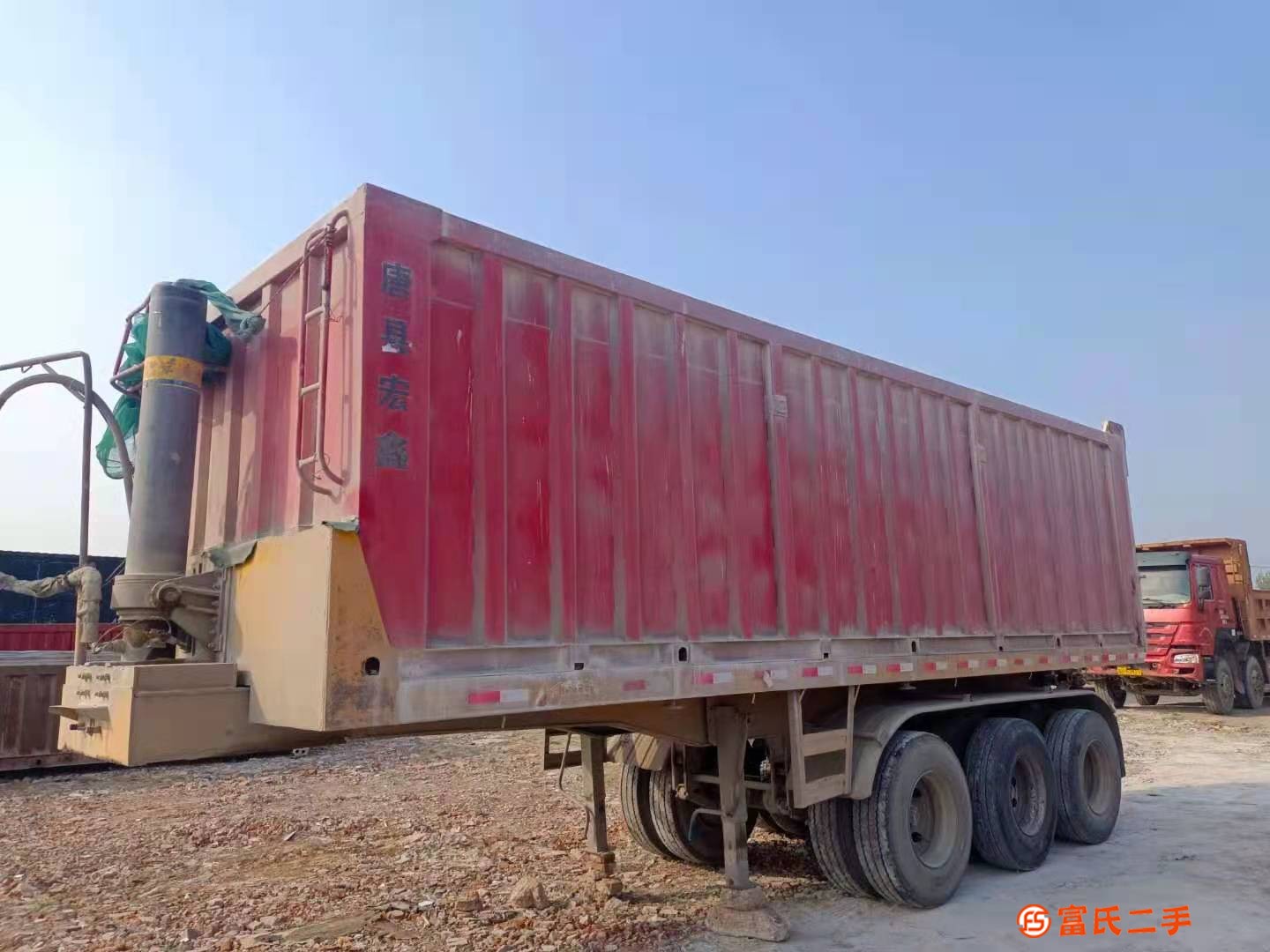 轉(zhuǎn)讓二手8.5米平板自卸后翻半掛車標(biāo)箱側(cè)翻等手續(xù)齊全