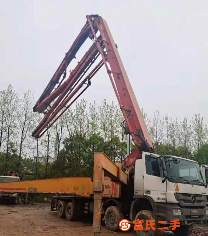 出售三一14年國四奔馳56米泵車,還在洗車保養中,