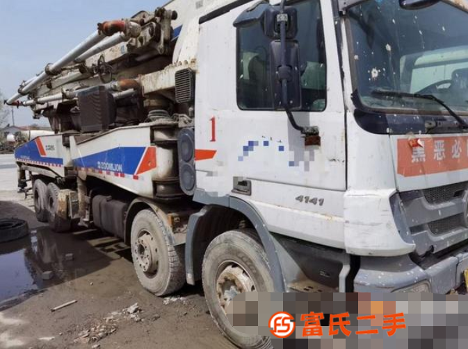 11年中聯(lián)奔馳50米泵車出售