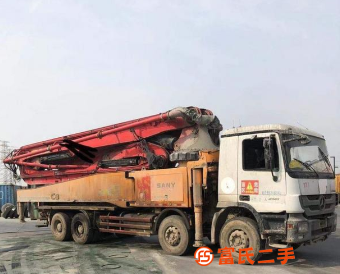 回收13年52米三一C8泵車