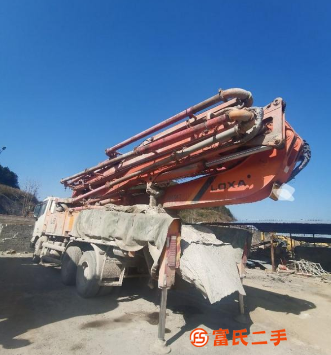 低價出售一臺泵車！