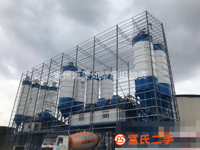 底價(jià)出售多個(gè)100噸150噸200噸水泥罐