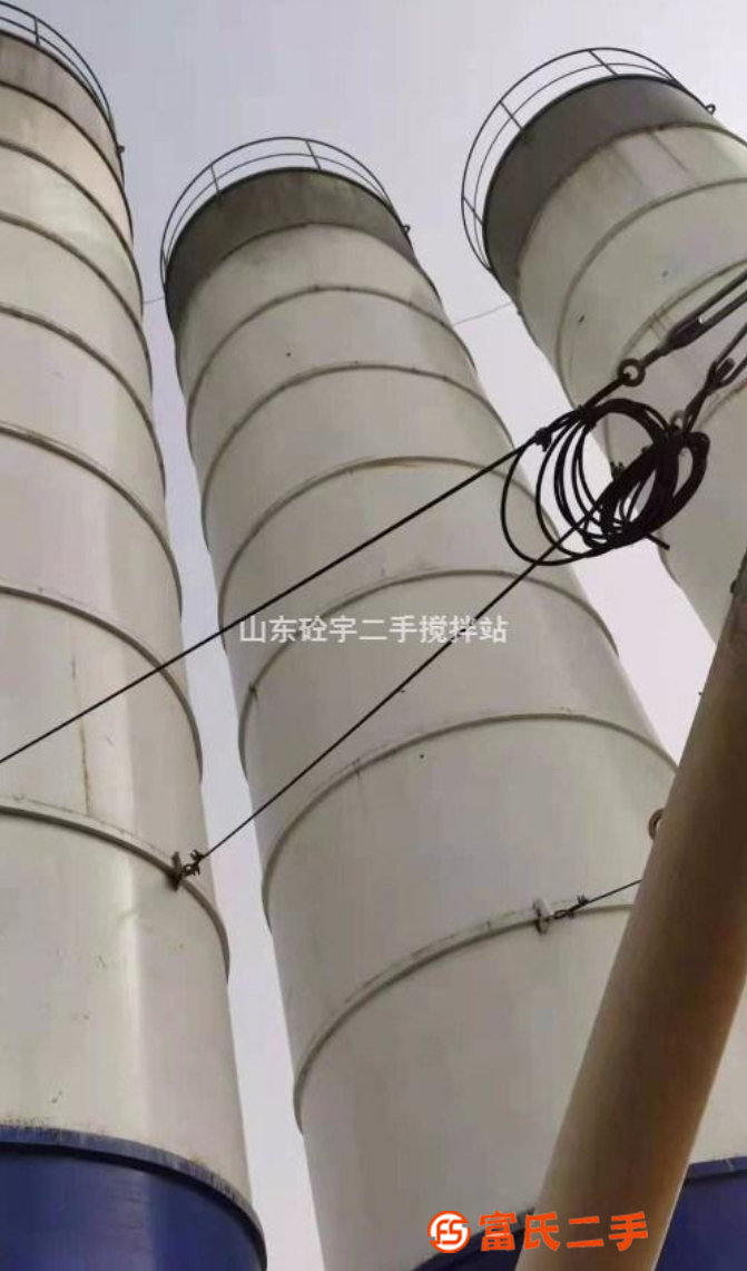 轉(zhuǎn)讓8個(gè)150噸水泥倉,價(jià)格小高,需要的聯(lián)系我