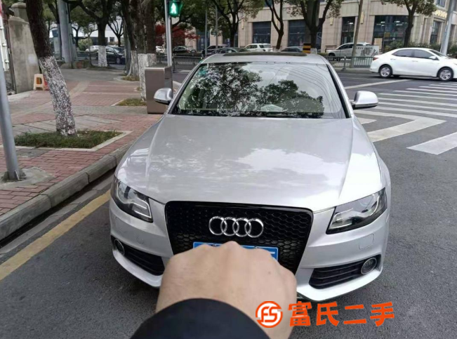 奧迪A4 2009款 A4L 2.0TFSI 無級 132k 