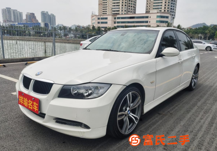 5.68萬轉06款寶馬320i手自一體豪華版 