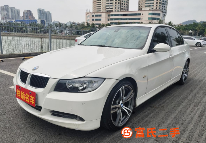 5.68萬轉06款寶馬320i手自一體豪華版 