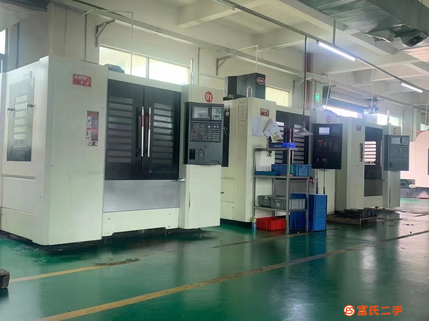 3臺喬峰V8加工中心