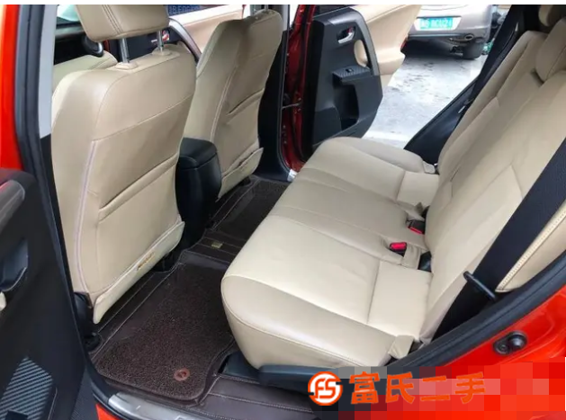 豐田RAV4 2015款 2.0 無級 兩驅(qū)風(fēng)尚版 