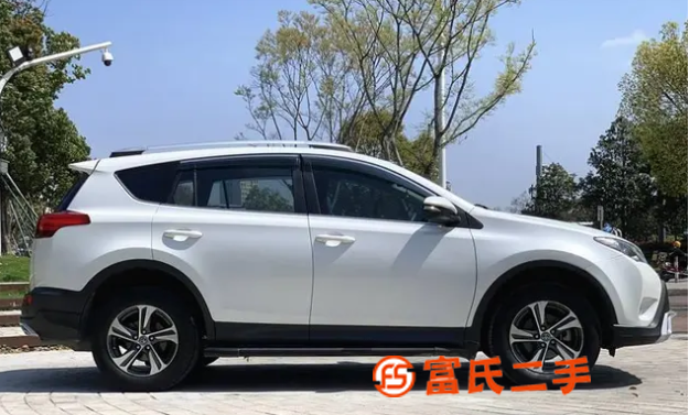 豐田RAV4 2015款 2.0 無級 兩驅(qū)風(fēng)尚版 