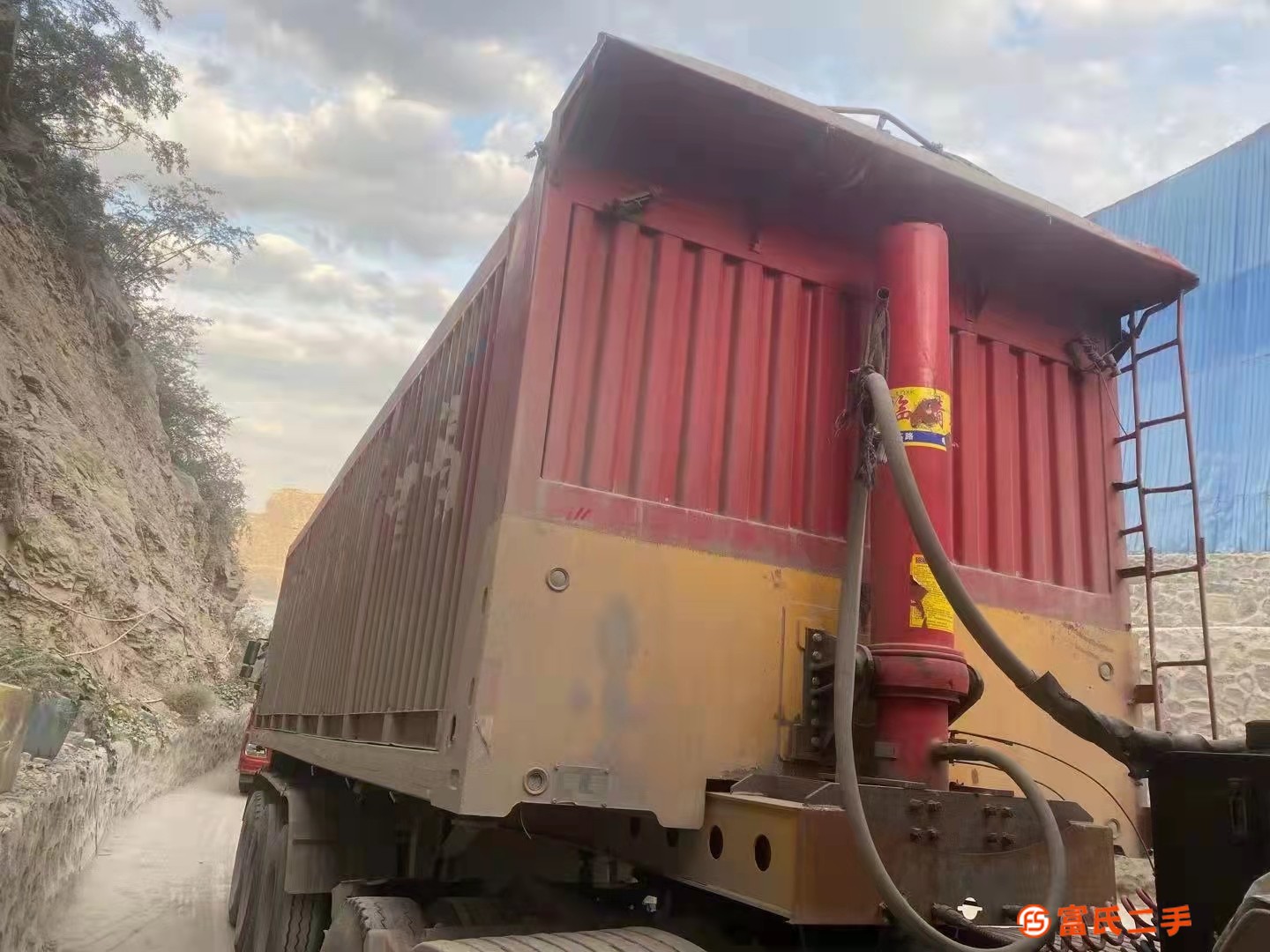 出售二手8.5米平板自卸后翻半掛車13米標箱側翻等手續齊全