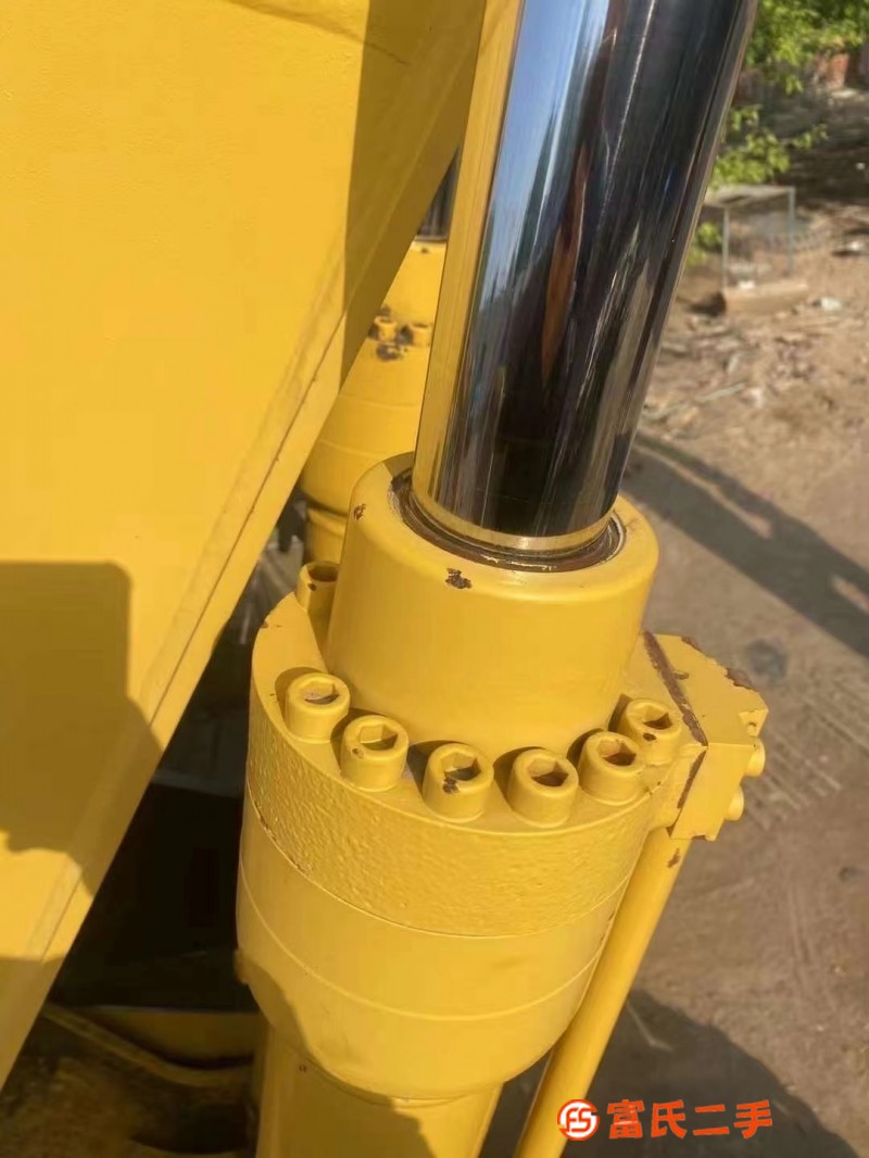 The original Liugong 915 is in beautiful condition and does not leak oil.