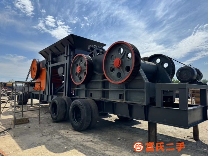 Mobile 2460 four-layer screening new chassis 1.2m discharge belt!