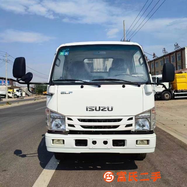 Zhunxin, XCMG 5071 compressed garbage truck, 7-square arc box, electroplated paint, Isuzu 130 horsep