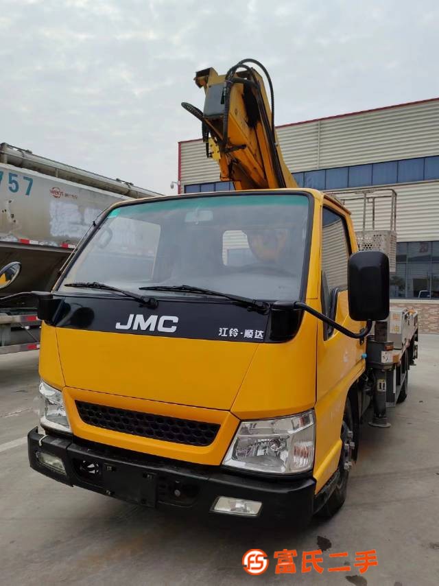 Selling a 21 meter high-altitude work vehicle with a straight arm, registered in November 2019, at t