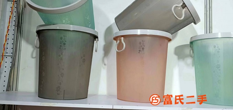 垃圾桶