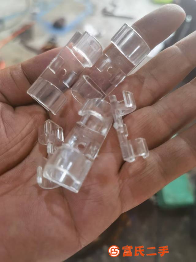 電線固定器