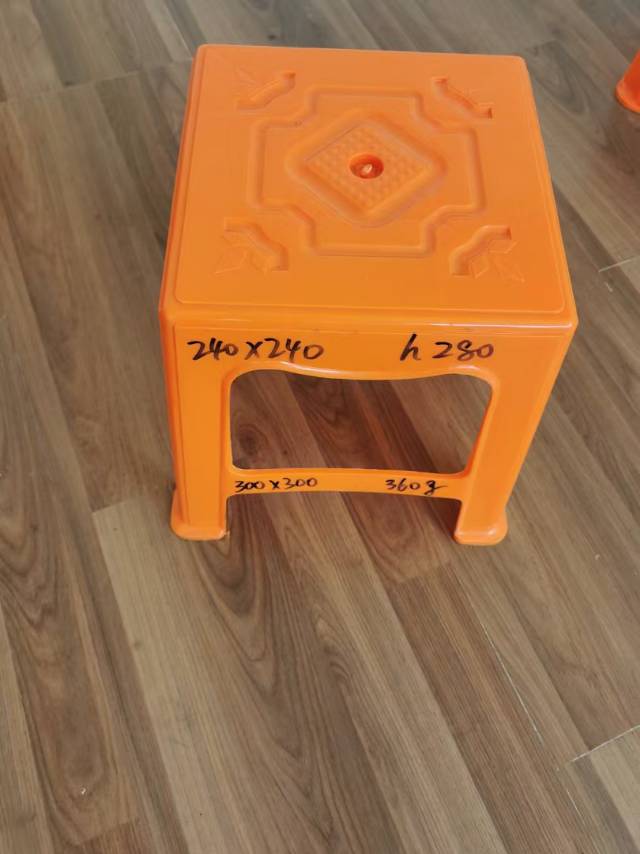 凳子