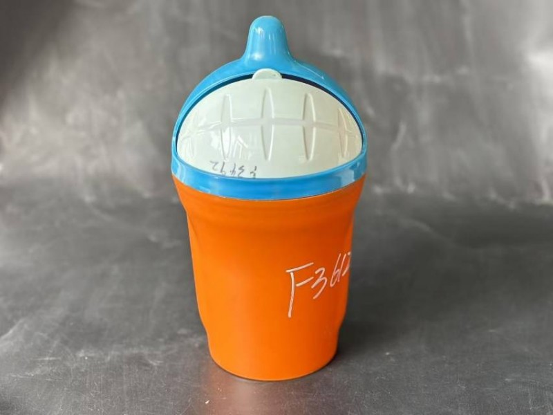 Desktop trash can