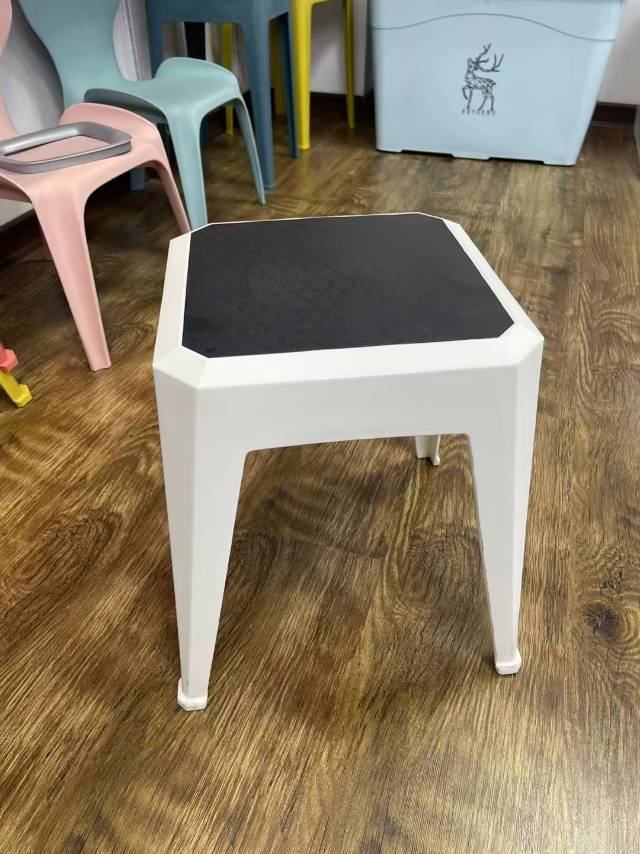 凳子