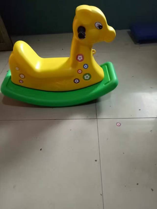 兒童搖搖馬